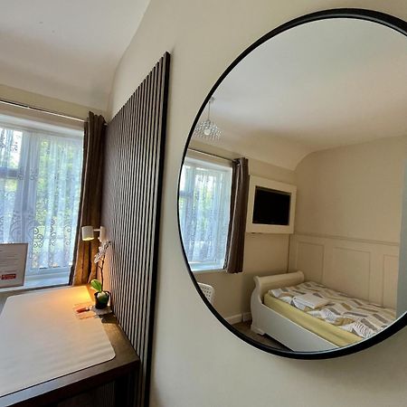 Home Accommodation Southampton Eksteriør billede