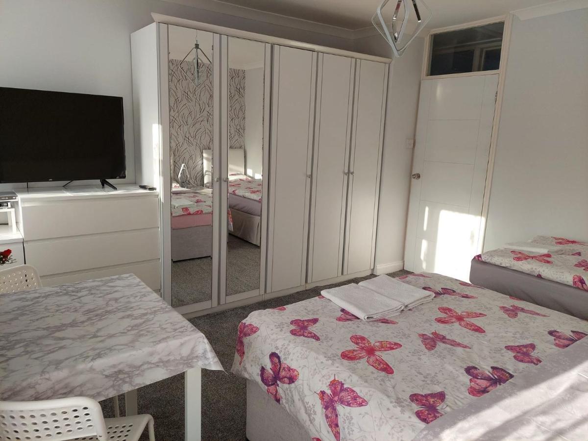 Home Accommodation Southampton Eksteriør billede