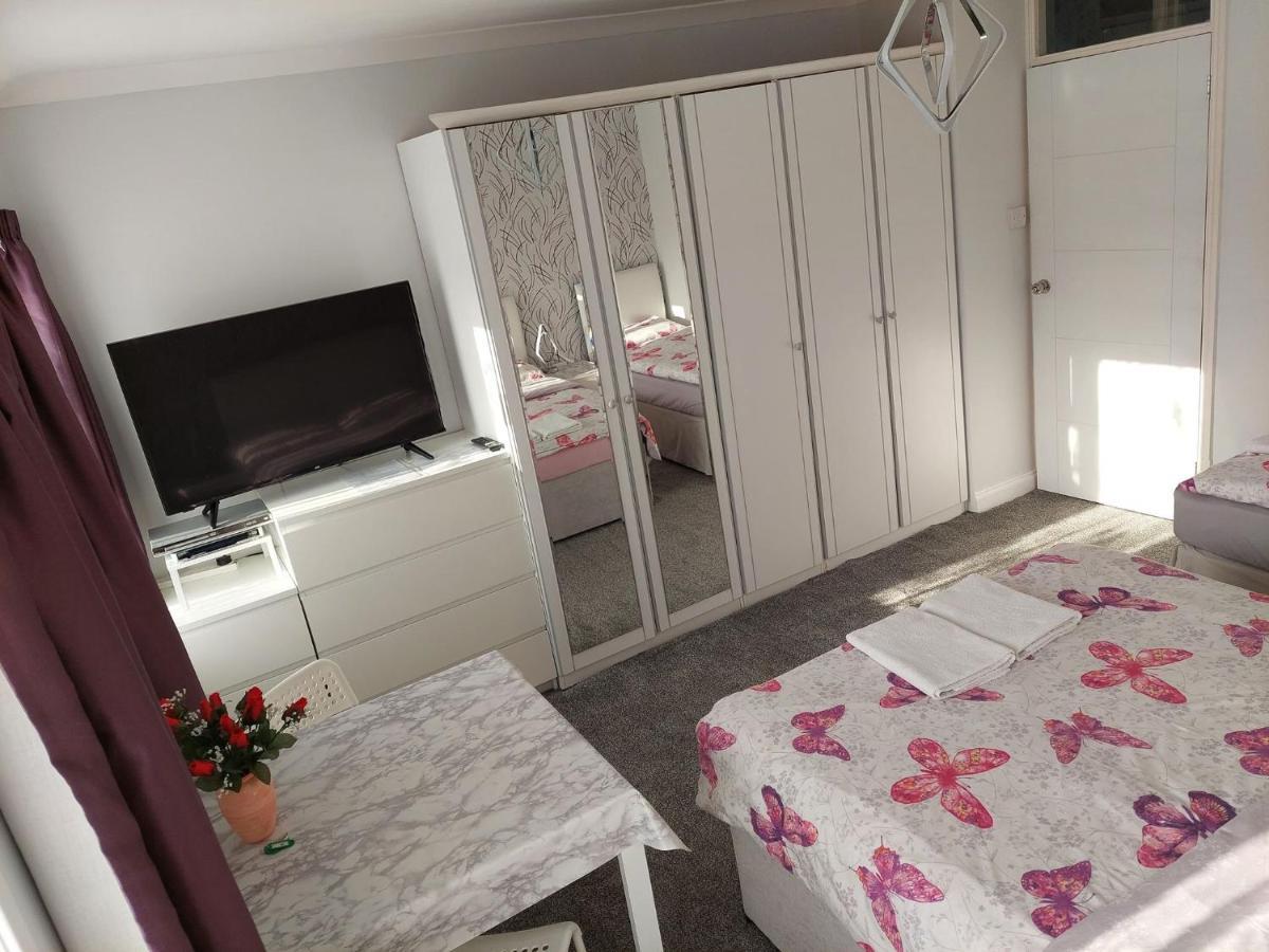 Home Accommodation Southampton Eksteriør billede