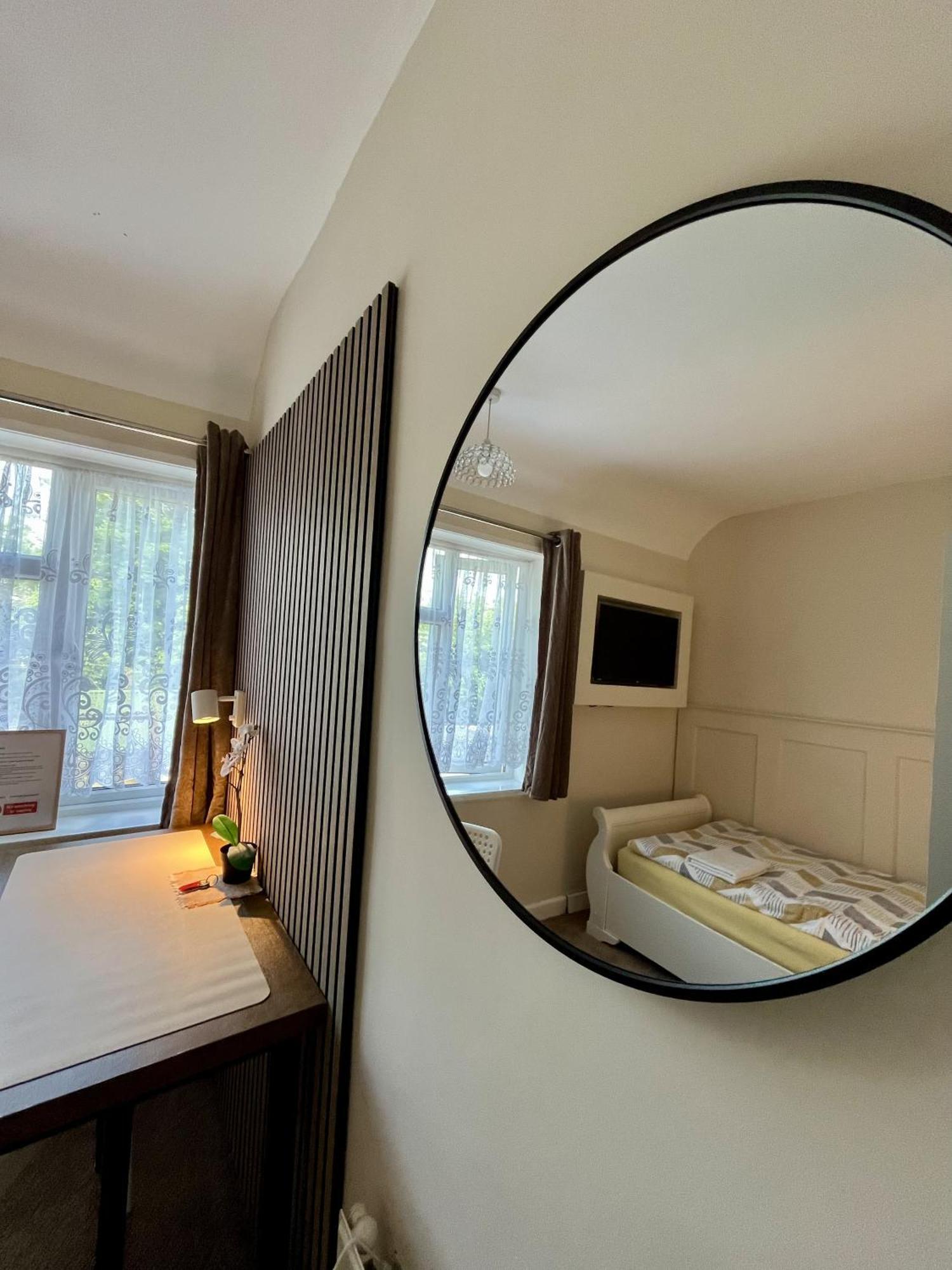 Home Accommodation Southampton Eksteriør billede